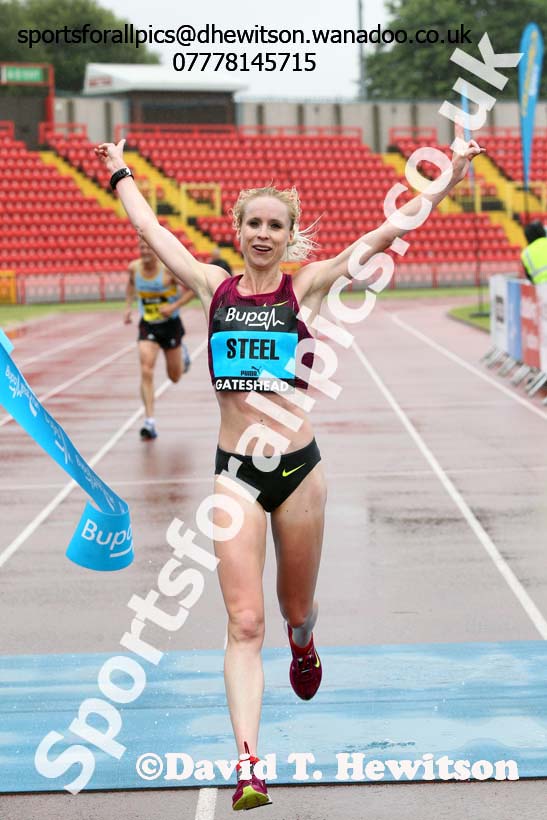 Gemma Steel wins the BUPA Great North 10k. Photo: David T. Hewitson/Sports for All Pics